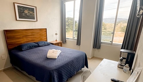 Standardzimmer, 1 Queen-Bett, Hügelblick