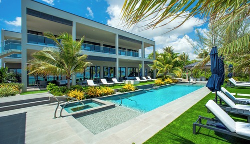 1 Bedroom Pool Suite