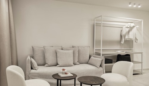 Basement Level Junior Suite with Window