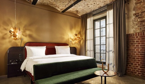 Zimmer, Blick auf den Innenhof (Roomy)