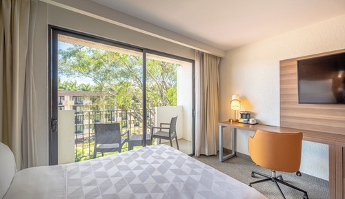 Standardzimmer, 1 King-Bett, Balkon, Poolblick