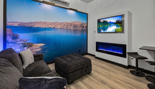 Comfort-Suite (Not pet friendly)