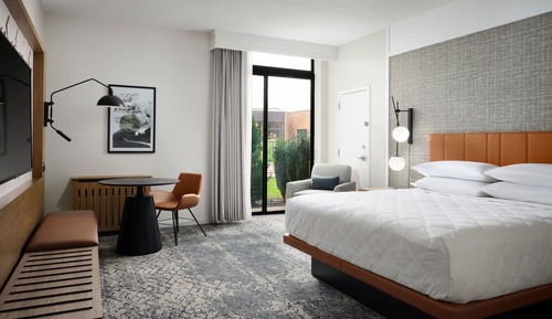 Zimmer, 1 King-Bett (Mobility/Hearing Access, Roll-In Shwr)