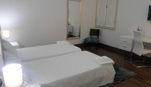 City-Doppel- oder -Zweibettzimmer