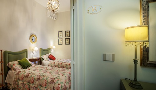 Doppel- oder Zweibettzimmer, mit Bad
