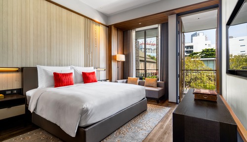 Deluxe King Pool Access