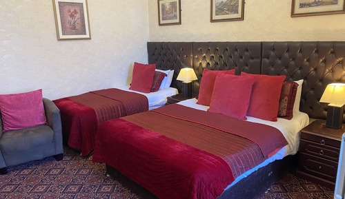 Superior-Doppel- oder -Zweibettzimmer