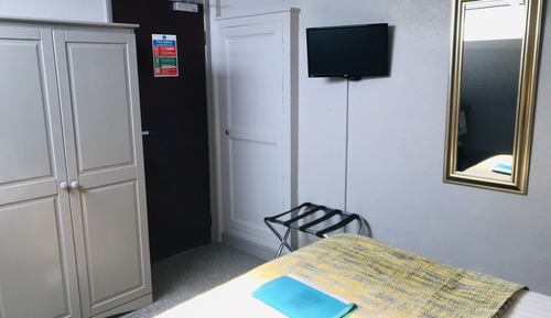 Basic-Doppel- oder -Zweibettzimmer