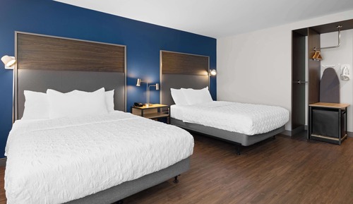 Zimmer, 2 Queen-Betten, barrierefrei, Badewanne