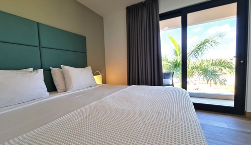 Deluxe-Stadtwohnung, 2 Schlafzimmer, Terrasse, zum Garten hin