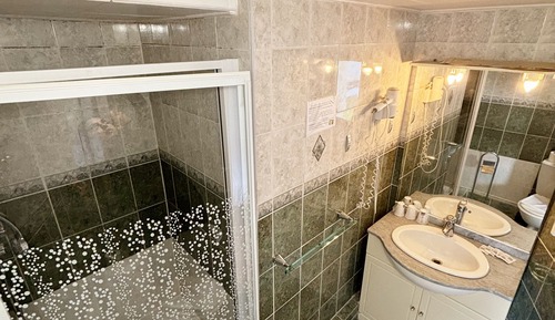 Familien-Vierbettzimmer