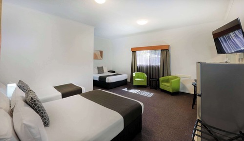 Deluxe-Zimmer, Mehrere Betten, Nichtraucher, Kühlschrank und Mikrowelle (2 queen and 1 single bed)