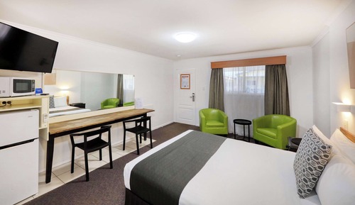 Deluxe-Zimmer, 1 Queen-Bett, Nichtraucher, Kühlschrank und Mikrowelle
