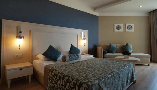 Standard-Doppel- oder -Zweibettzimmer, eingeschränkter Meerblick