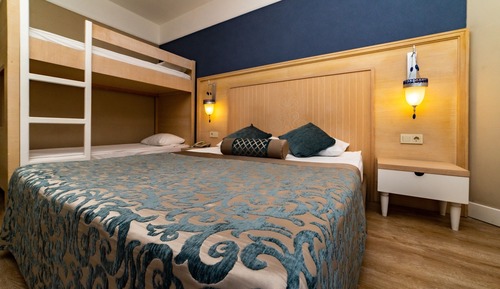 Superior-Vierbettzimmer (with Bunk Bed)