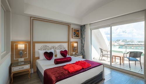 Honeymoon-Suite, Whirlpool, eingeschränkter Meerblick