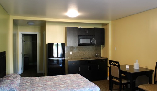 1 Bed Suite Non-Smoking - 1 Full Size Bed 