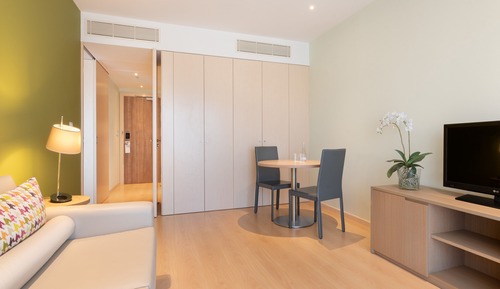 Suite, Meerblick (Three People)