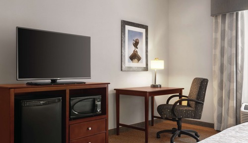 Zimmer, 1 King-Bett, barrierefrei (Hearing)