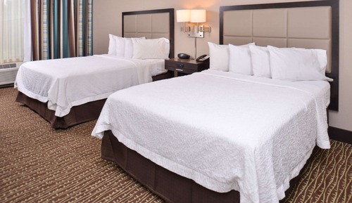 Zimmer, 2 Queen-Betten, barrierefrei