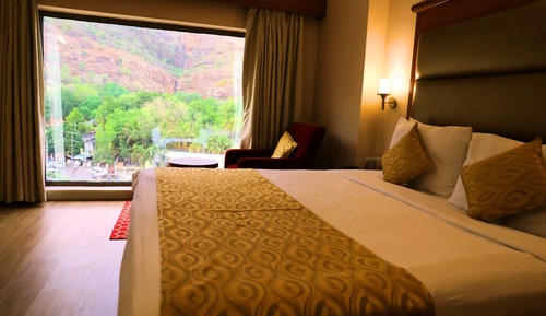 Doppel- oder Zweibettzimmer (Hill View Room)