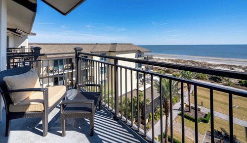 Zimmer, 1 King-Bett und Schlafsofa, Balkon, eingeschränkter Meerblick