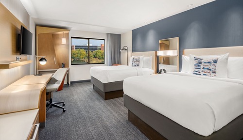 Zimmer, 2 Queen-Betten, Flussblick