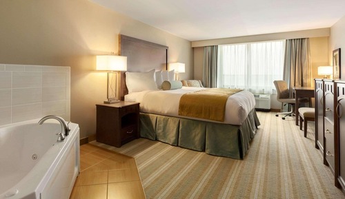 Suite, 1 King-Bett, Whirlpool, Seeblick (Non-Smoking)