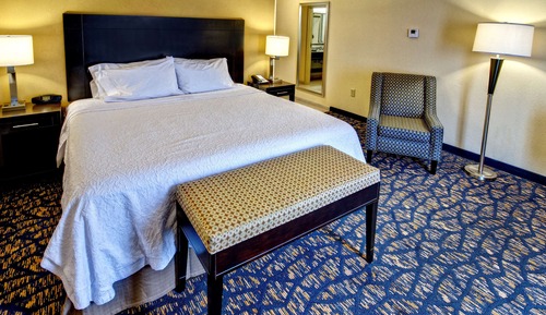 Zimmer, 1 King-Bett, Nichtraucher, Kühlschrank und Mikrowelle