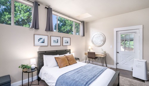 Apartment, 1 King-Bett und Schlafsofa, Terrasse, Gartenblick (633 Mathews St.)