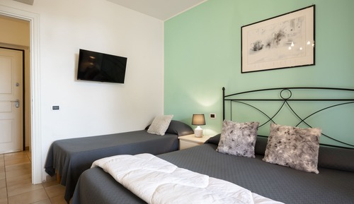 Basic-Dreibettzimmer, 1 Schlafzimmer, eigenes Bad, Erdgeschoss