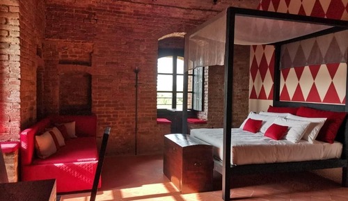 Deluxe-Vierbettzimmer, eigenes Bad, Hügelblick