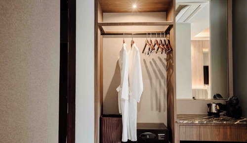 Sunken Pool Access with Jacuzzi