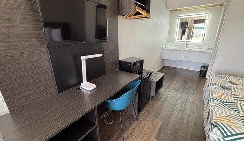 Deluxe-Zimmer, 1 Queen-Bett, Nichtraucher, Kühlschrank und Mikrowelle