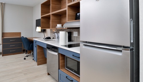 Studiosuite, 1 King-Bett, barrierearm (Roll-In Shower)