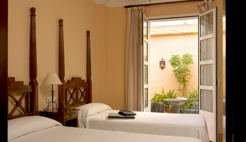 Doppel- oder Zweibettzimmer