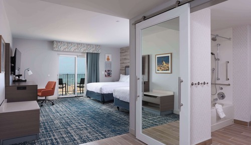 Zimmer, 2 Queen-Betten, barrierefrei, Badewanne (Lake View)