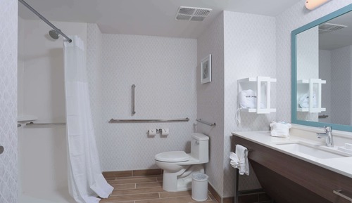 Zimmer, 2 Queen-Betten, barrierefrei (Roll-In Shower, Lake View)