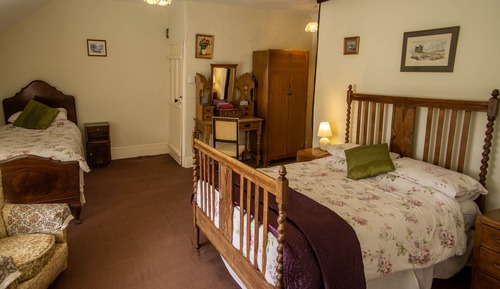 Doppel- oder Zweibettzimmer