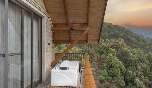 Traditional-Chalet, Badewanne, Bergblick