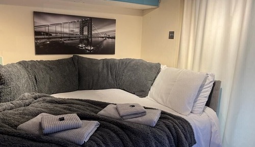 Ferienhütte, mit Bad, Blick auf den Innenhof