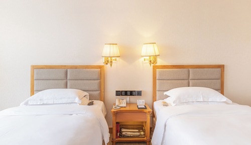 Basic-Doppel- oder -Zweibettzimmer