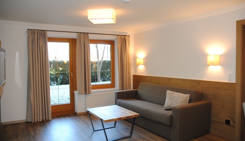 Deluxe-Apartment, 2 Bäder, zum Garten hin