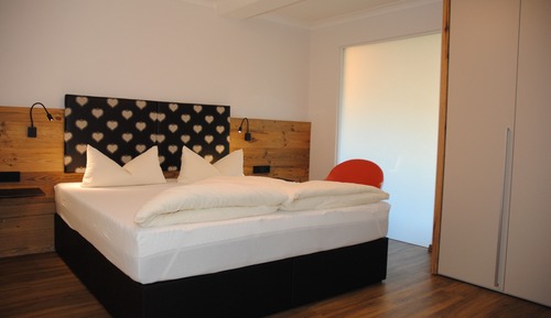 Deluxe-Apartment, 2 Schlafzimmer, 2 Bäder, zum Garten hin