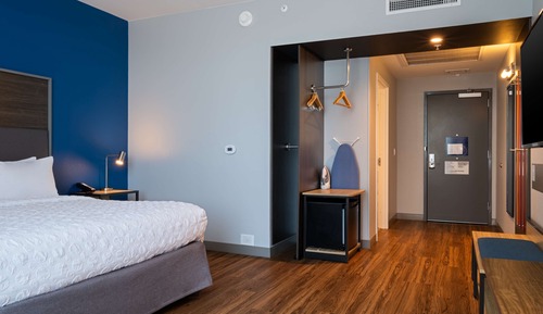 Zimmer, 1 King-Bett, barrierefrei (Roll-In Shower)