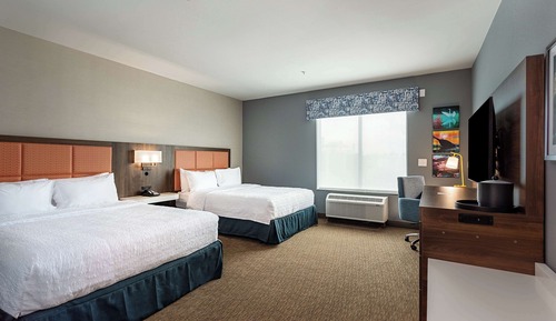 Zimmer, 2 Queen-Betten, barrierefrei, Badewanne