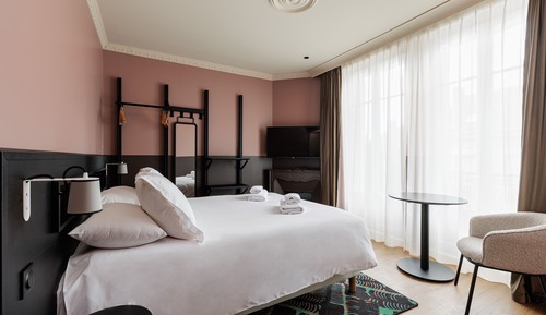 Superior-Doppel- oder -Zweibettzimmer