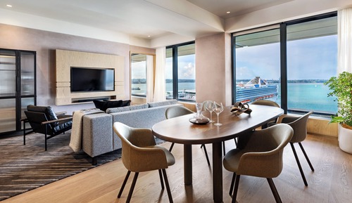 Suite, 1 Schlafzimmer, Zutritt zur Club Lounge, Hafenblick