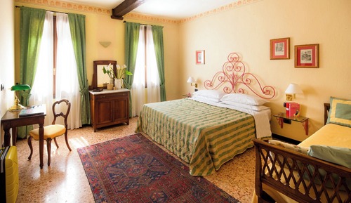 Dreibettzimmer