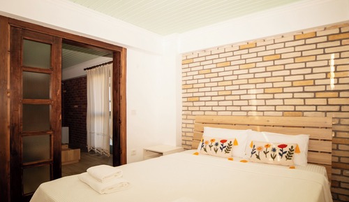 Design-Apartment, 1 King-Bett und Schlafsofa, Blick auf den Innenhof, zum Garten hin